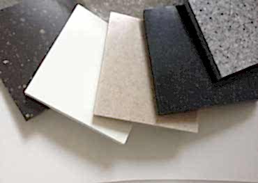 Polyester reçinesi, kobalt, metil etil keton, yardımcı maddeler ve mermer tozunun bir araya getirilmesi ile üretilen karma malzemeye Mermerit denir.